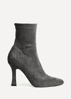Footwear><noscript><img width=