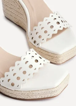 Footwear><noscript><img width=