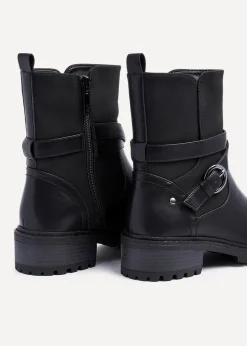 Footwear><noscript><img width=