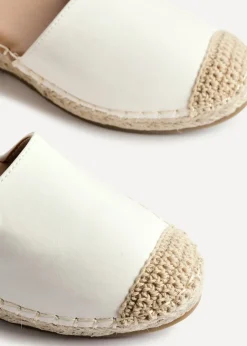Footwear><noscript><img width=