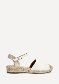 Footwear><noscript><img width=