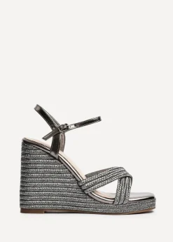 Footwear><noscript><img width=