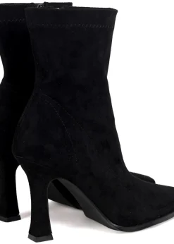 Footwear><noscript><img width=