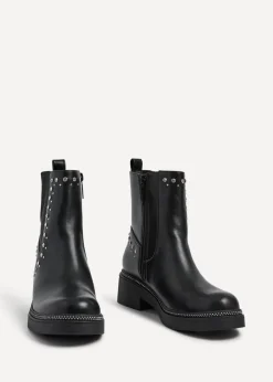 Footwear><noscript><img width=
