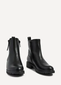 Footwear><noscript><img width=