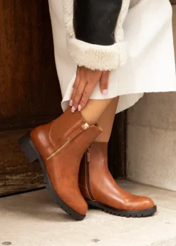 Footwear><noscript><img width=
