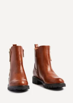 Footwear><noscript><img width=