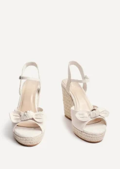 Footwear><noscript><img width=