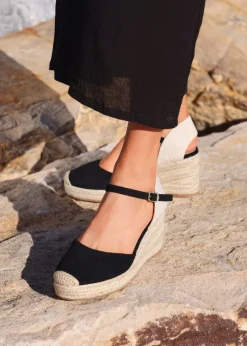 Footwear><noscript><img width=