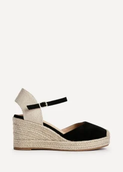 Footwear><noscript><img width=