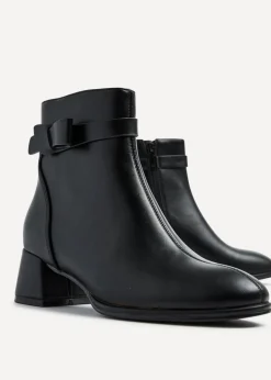 Footwear><noscript><img width=