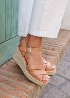 Footwear><noscript><img width=