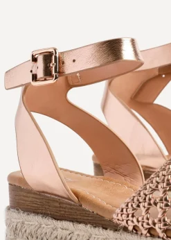 Footwear><noscript><img width=