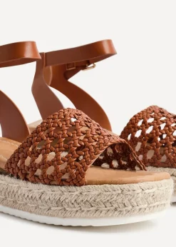 Footwear><noscript><img width=