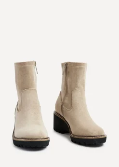 Footwear><noscript><img width=
