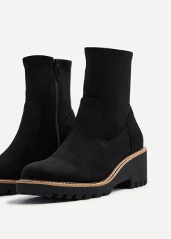 Footwear><noscript><img width=