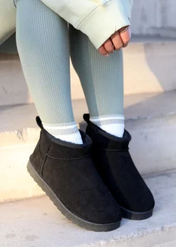 Footwear><noscript><img width=