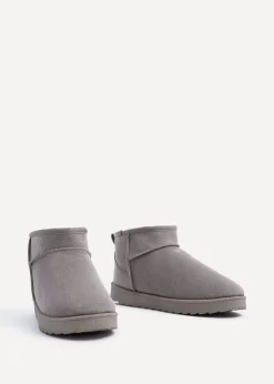 Footwear><noscript><img width=