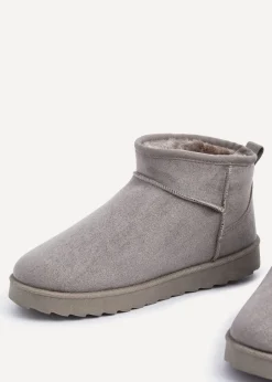 Footwear><noscript><img width=