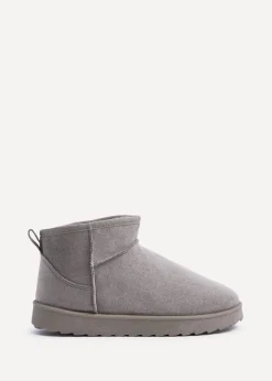 Footwear><noscript><img width=