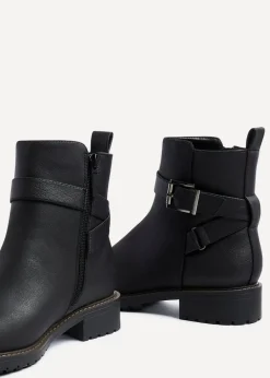 Footwear><noscript><img width=