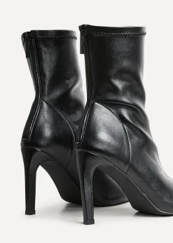 Footwear><noscript><img width=