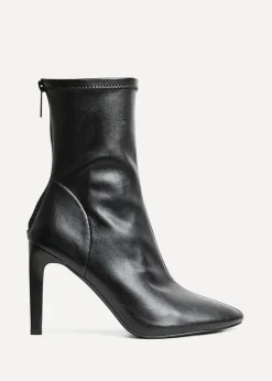 Footwear><noscript><img width=