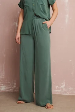 Trousers><noscript><img width=