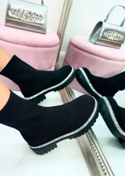 Footwear><noscript><img width=