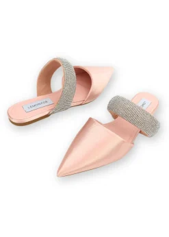Footwear><noscript><img width=