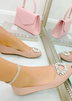 Footwear><noscript><img width=
