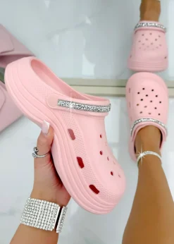 Footwear><noscript><img width=