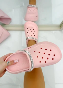Footwear><noscript><img width=