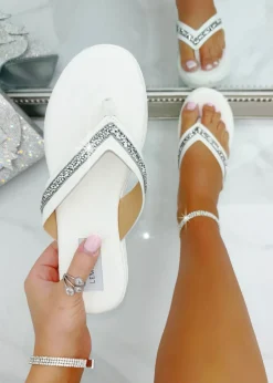 Footwear><noscript><img width=