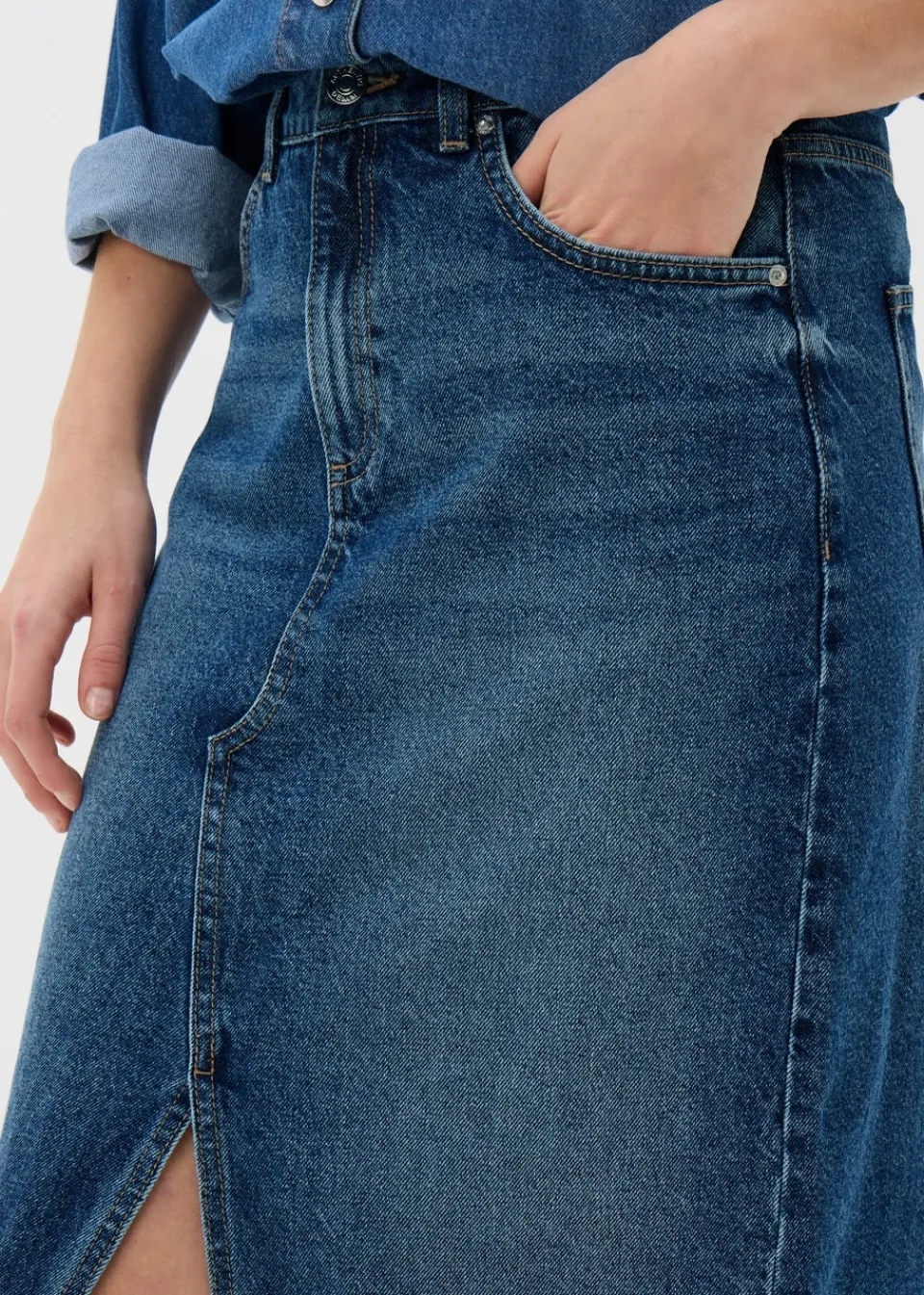 Skirts>Papaya Mid Wash Denim Midi Skirt