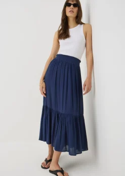 Skirts><noscript><img width=