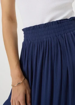 Skirts><noscript><img width=