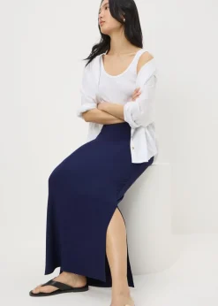 Skirts><noscript><img width=