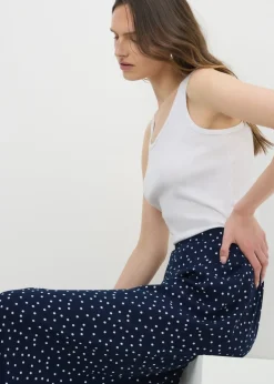 Skirts><noscript><img width=