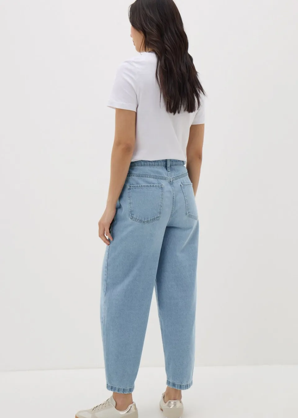 Jeans & Jeggings>Papaya Petite Blue Light Wash Barrel Leg Jeans