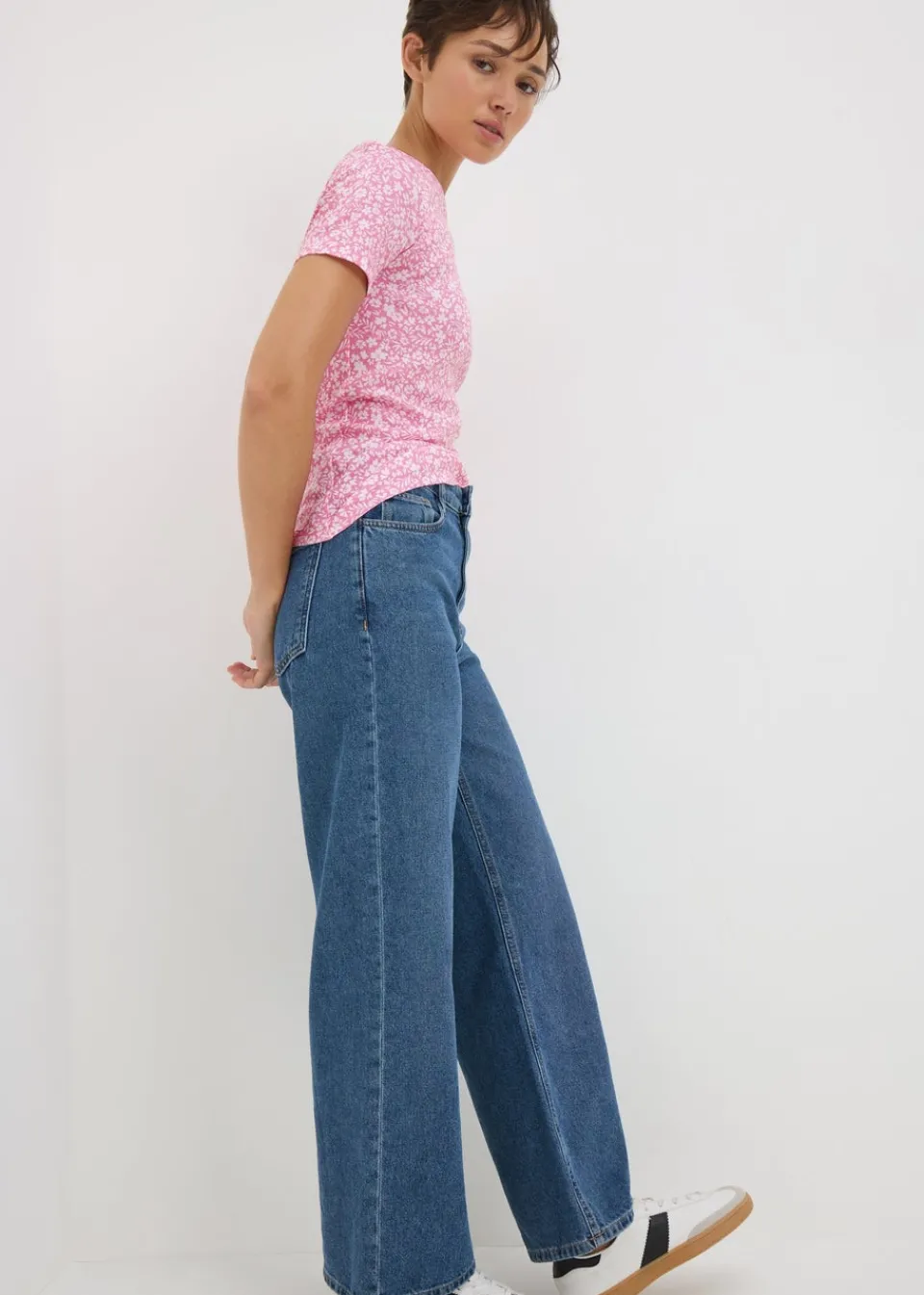 T-Shirts>Papaya Pink Floral Fitted T-Shirt