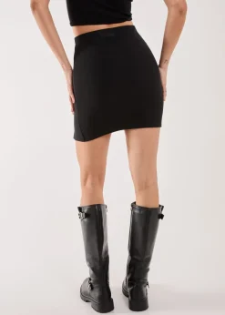 Skirts><noscript><img width=