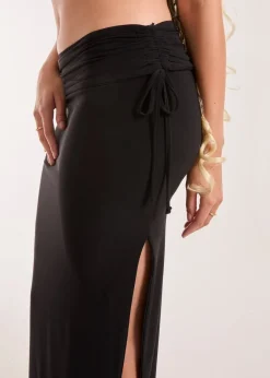Skirts><noscript><img width=