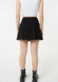 Skirts><noscript><img width=