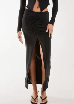Skirts><noscript><img width=