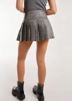 Skirts><noscript><img width=