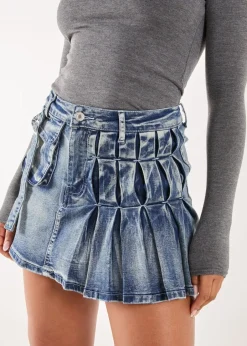 Skirts><noscript><img width=