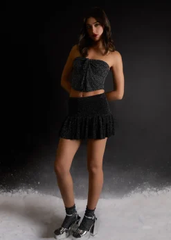 Skirts><noscript><img width=