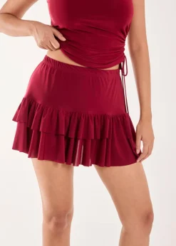 Skirts><noscript><img width=