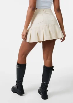 Skirts><noscript><img width=